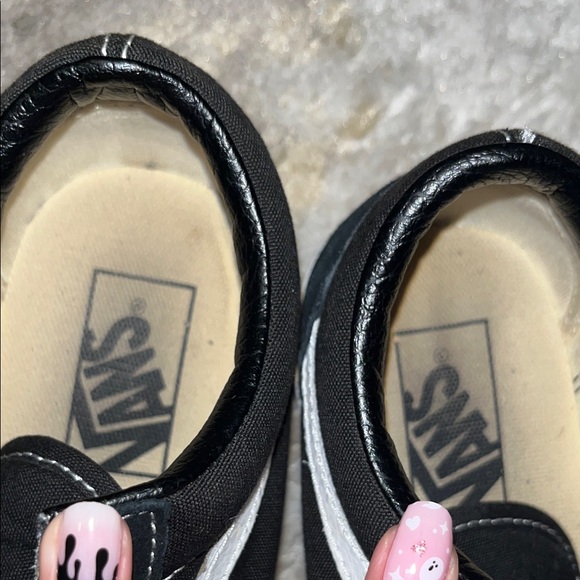 vans - Picture 2 of 5